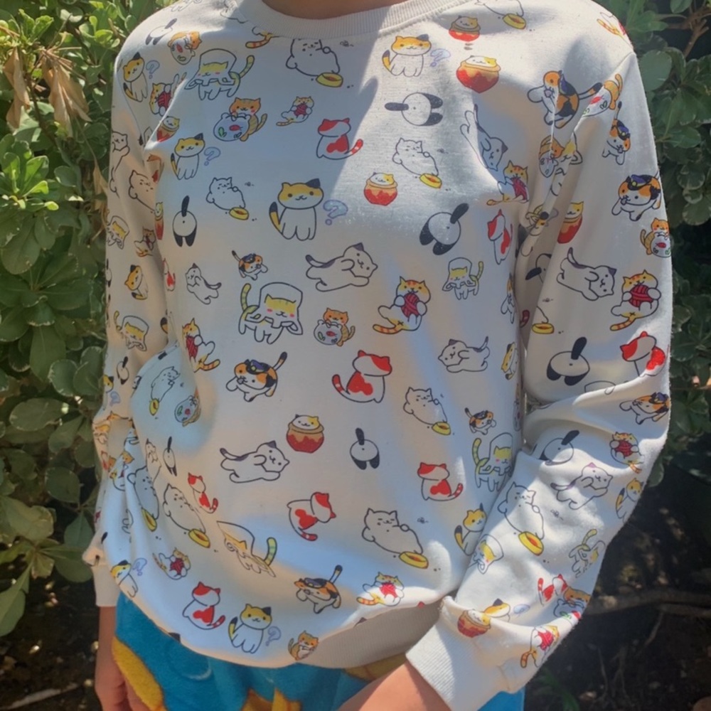 neko atsume white crew-neck